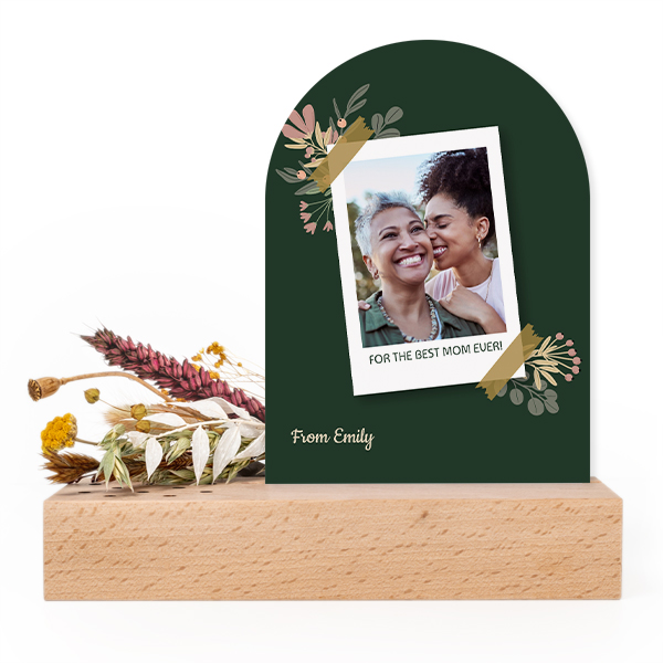 Wooden block with dried flowers and arched forex card