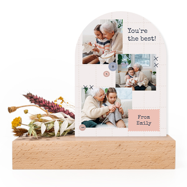 Wooden block with dried flowers and arched forex card