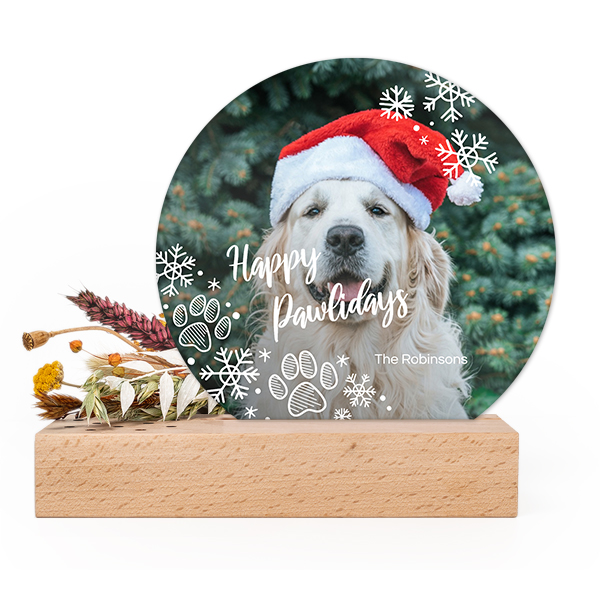 Wooden block with dried flowers and round forex card