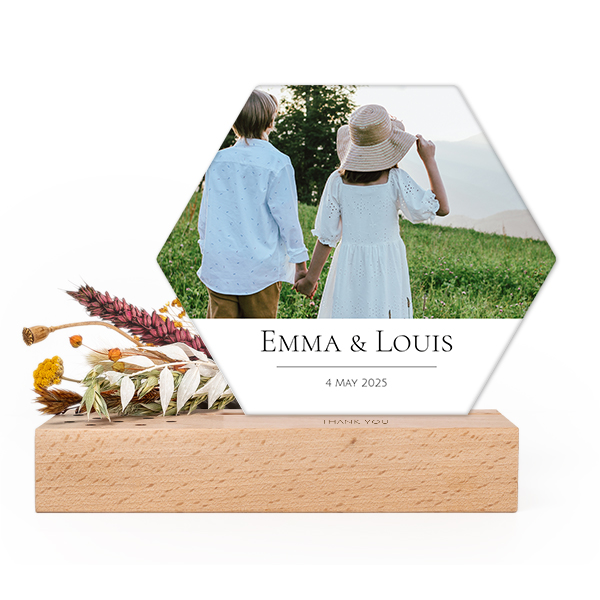 Forex kaart hexagon in houten houder met full color print en droogbloemen