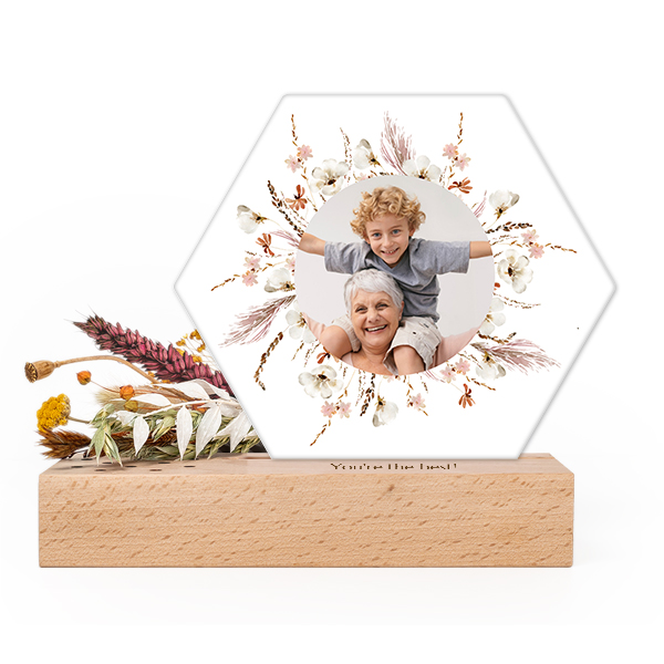 Wooden block with print, dried flowers and hexagonal forex card