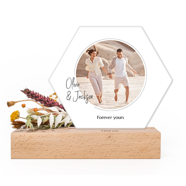 Wooden block with print, dried flowers and hexagonal forex card