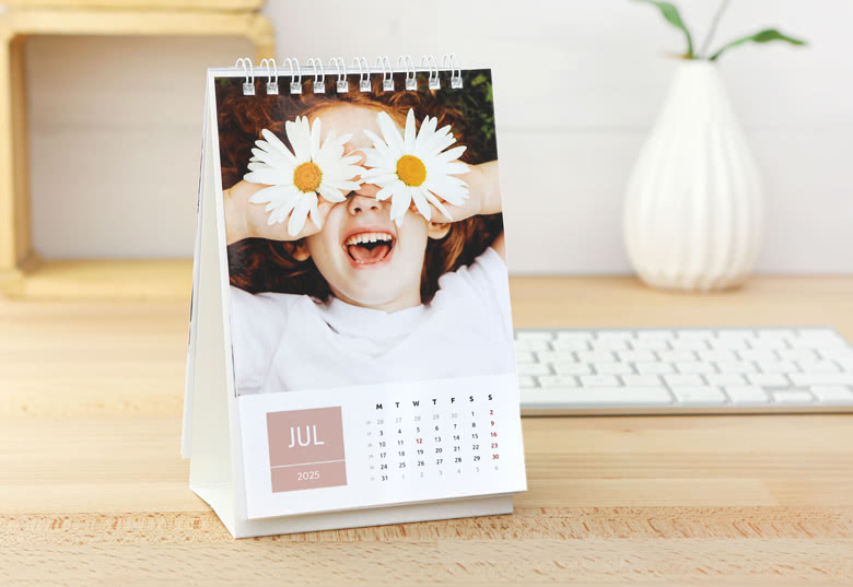 Tischkalender mit Spiralbindung und Fotos personalisiert