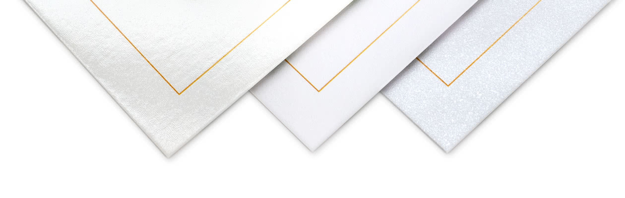 Giv dine Multikort et særligt festligt look, eller et moderne og elegant look ved at vælge glimmerpapir eller mat struktureret papir.