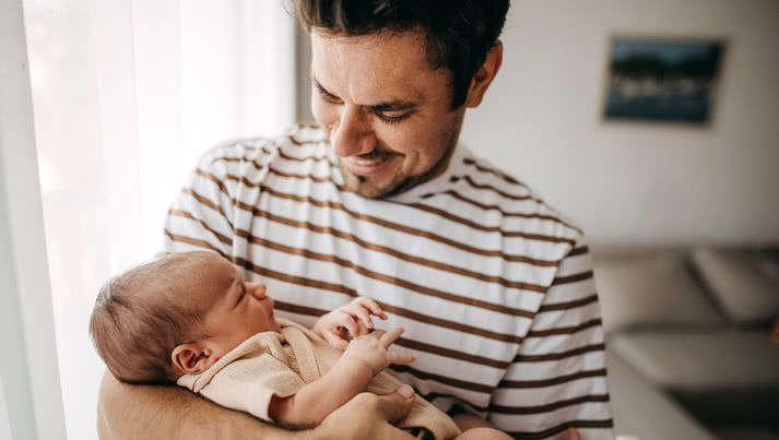 Verras papa met een geboortecadeau